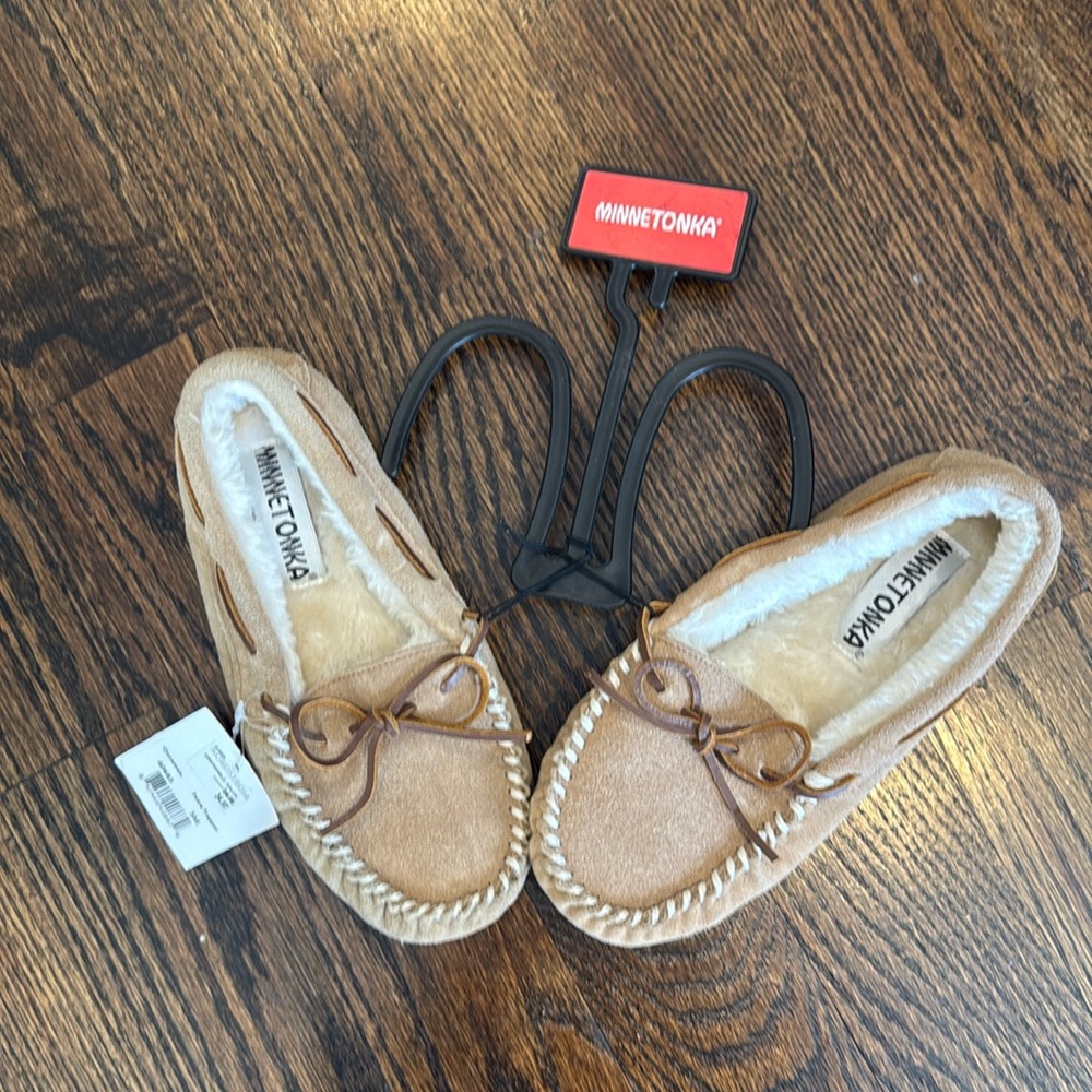 Minnetonka Kids Petra  Trapper Cinnamon Color Furry Inside Slipper Size 5M